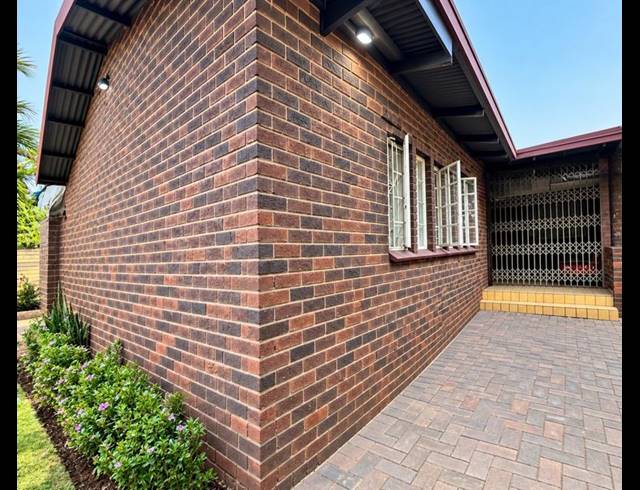 3 BEDROOM HOUSE FOR SALE IN VANDERBIJLPARK CW 5